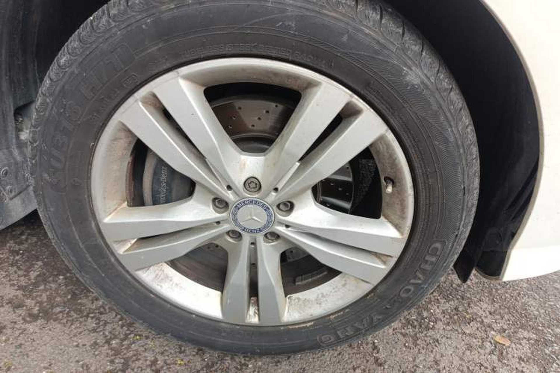 Used Mercedes-Benz M-Class 2014 ML 350 CDI 4MATIC Right Front Wheel Hub