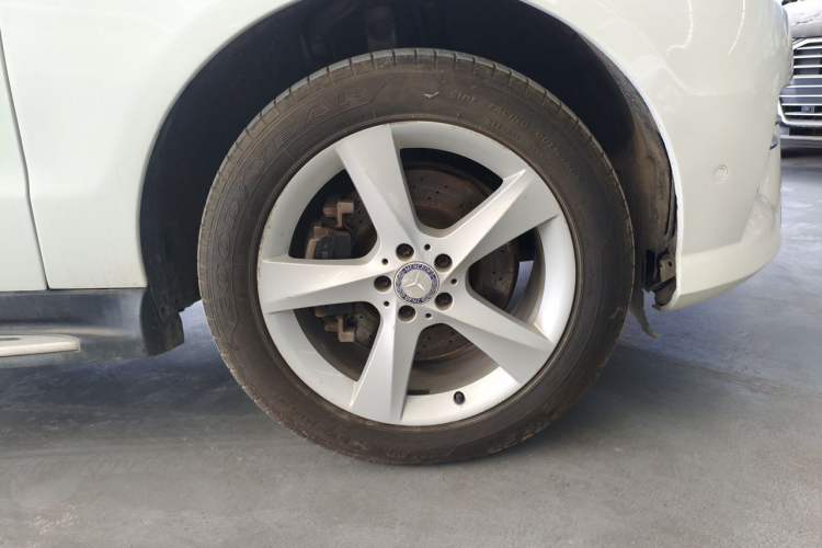 Used Mercedes-Benz M-Class 2014 ML 320 4MATIC Right Front Wheel Hub