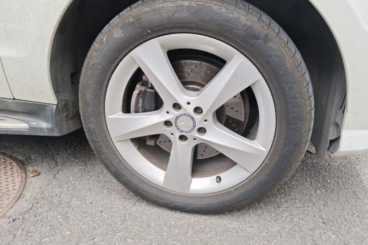 Used Mercedes-Benz M-Class 2014 ML 320 4MATIC Right Front Wheel Hub