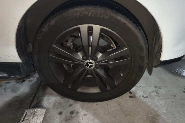 Used Mercedes-Benz M-Class  Right Front Wheel Hub