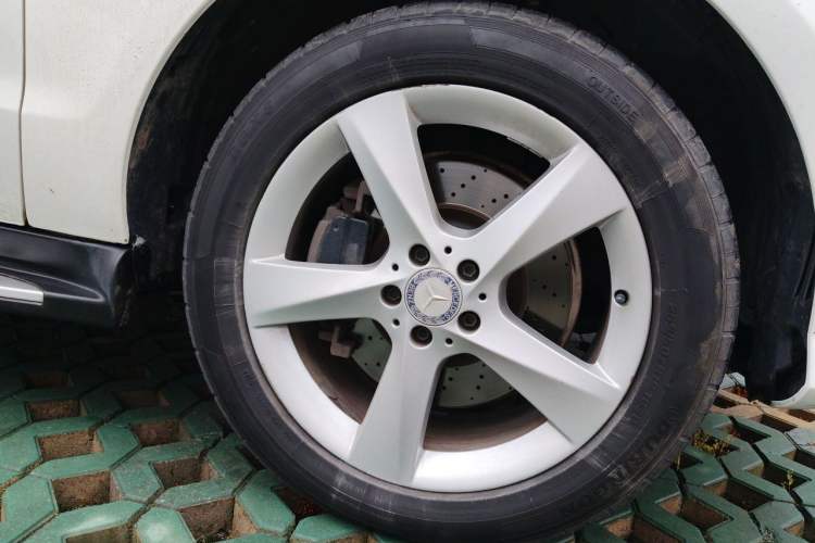 Used Mercedes-Benz M-Class 2014 ML 320 4MATIC Right Front Wheel Hub