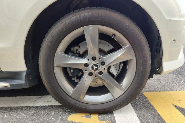 Used Mercedes-Benz M-Class 2014 ML 400 4MATIC Dynamic Model Right Front Wheel Hub