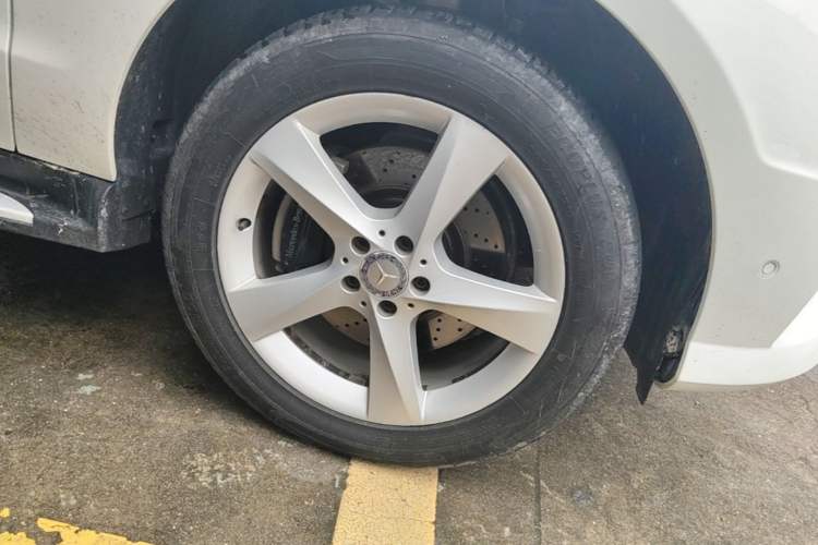 Used Mercedes-Benz M-Class 2014 ML 320 4MATIC Right Front Wheel Hub
