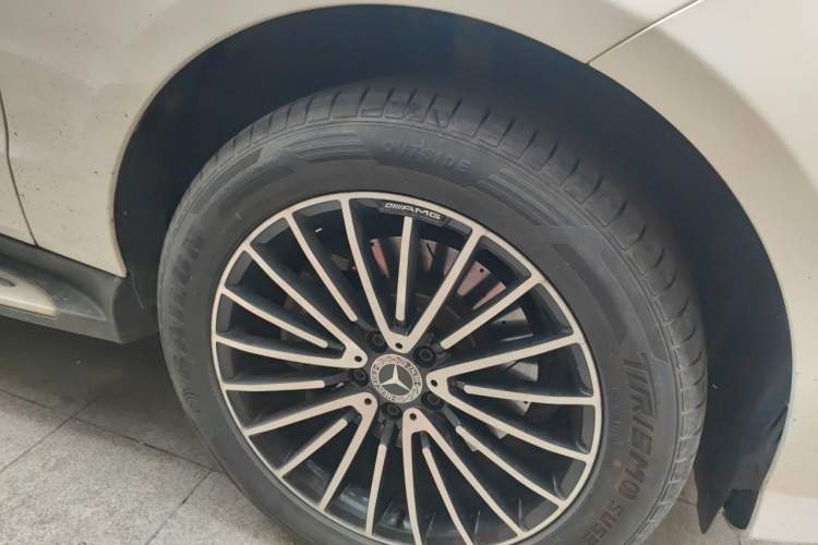 Used Mercedes-Benz M-Class 2014 ML 320 4MATIC Right Front Wheel Hub
