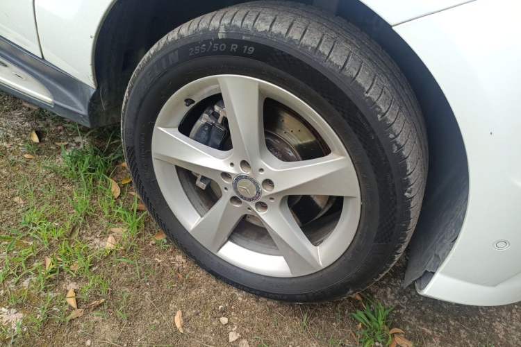 Used Mercedes-Benz M-Class 2014 ML 320 4MATIC Right Front Wheel Hub