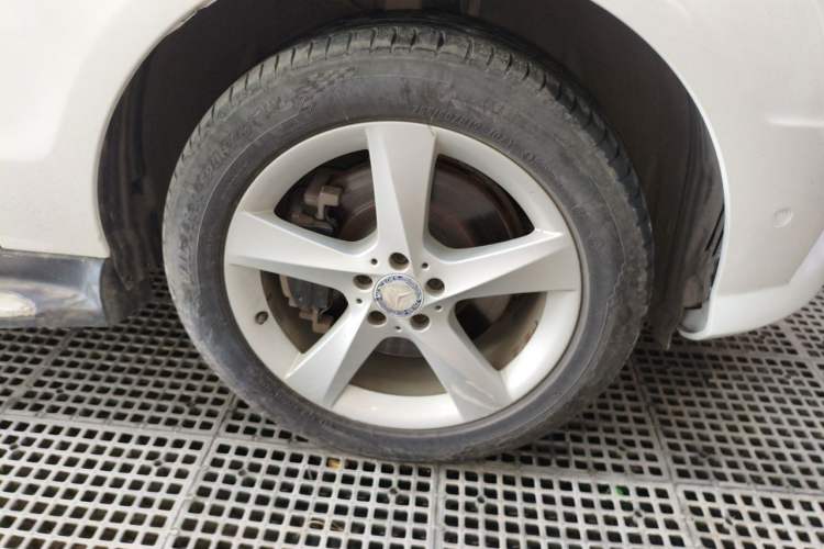 Used Mercedes-Benz M-Class 2014 ML 320 4MATIC Right Front Wheel Hub