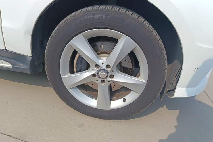 Used Mercedes-Benz M-Class 2014 ML 320 4MATIC Right Front Wheel Hub