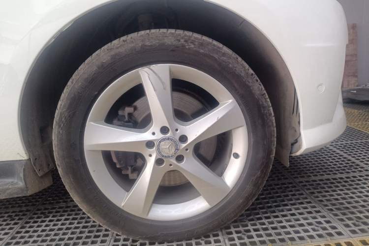 Used Mercedes-Benz M-Class 2014 ML 320 4MATIC Right Front Wheel Hub