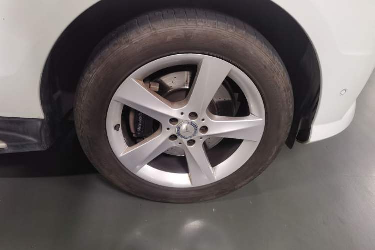 Used Mercedes-Benz M-Class 2014 ML 320 4MATIC Right Front Wheel Hub