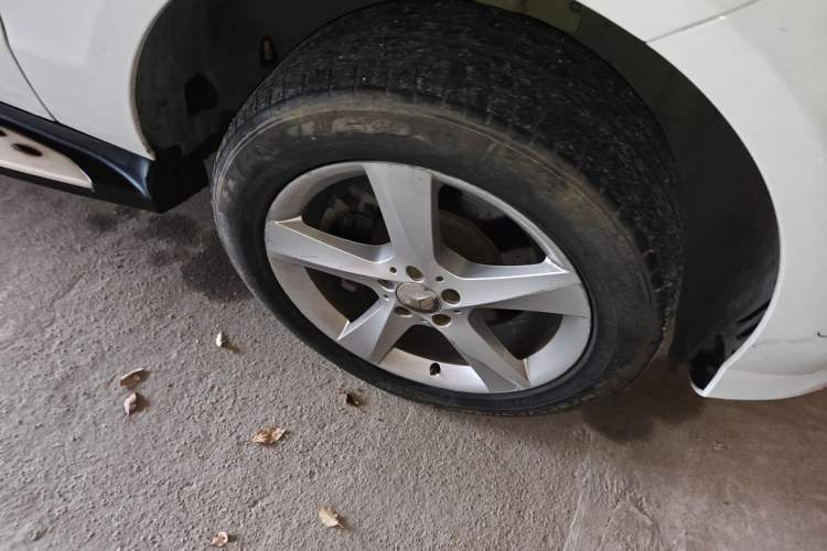 Used Mercedes-Benz M-Class 2014 ML 400 4MATIC Dynamic Model Right Front Wheel Hub