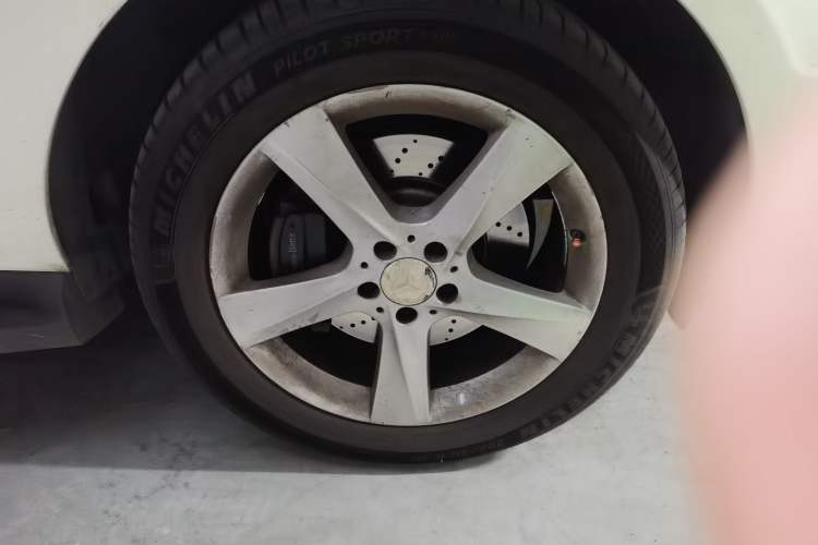 Used Mercedes-Benz M-Class 2014 ML 320 4MATIC Right Front Wheel Hub