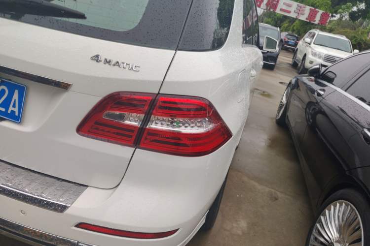 Used Mercedes-Benz M-Class 2014 ML 400 4MATIC Dynamic Model Right Rear Taillight