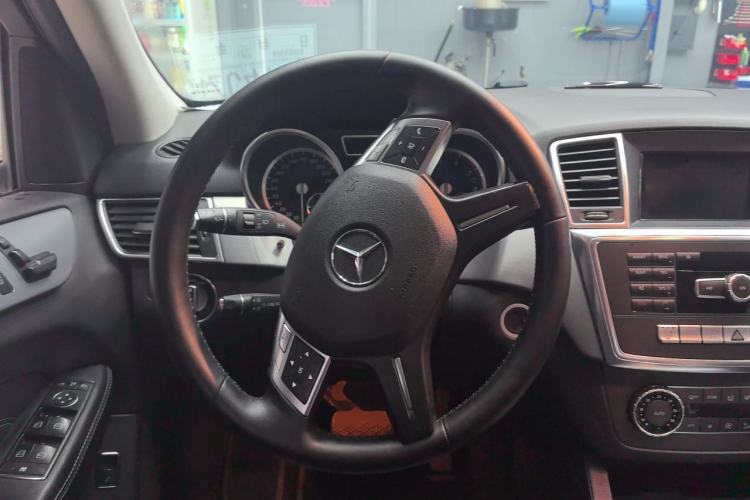 Used Mercedes-Benz M-Class 2014 ML 320 4MATIC Steering Wheel