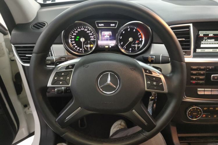 Used Mercedes-Benz M-Class 2014 ML 320 4MATIC Steering Wheel