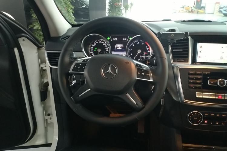 Used Mercedes-Benz M-Class 2014 ML 320 4MATIC Steering Wheel