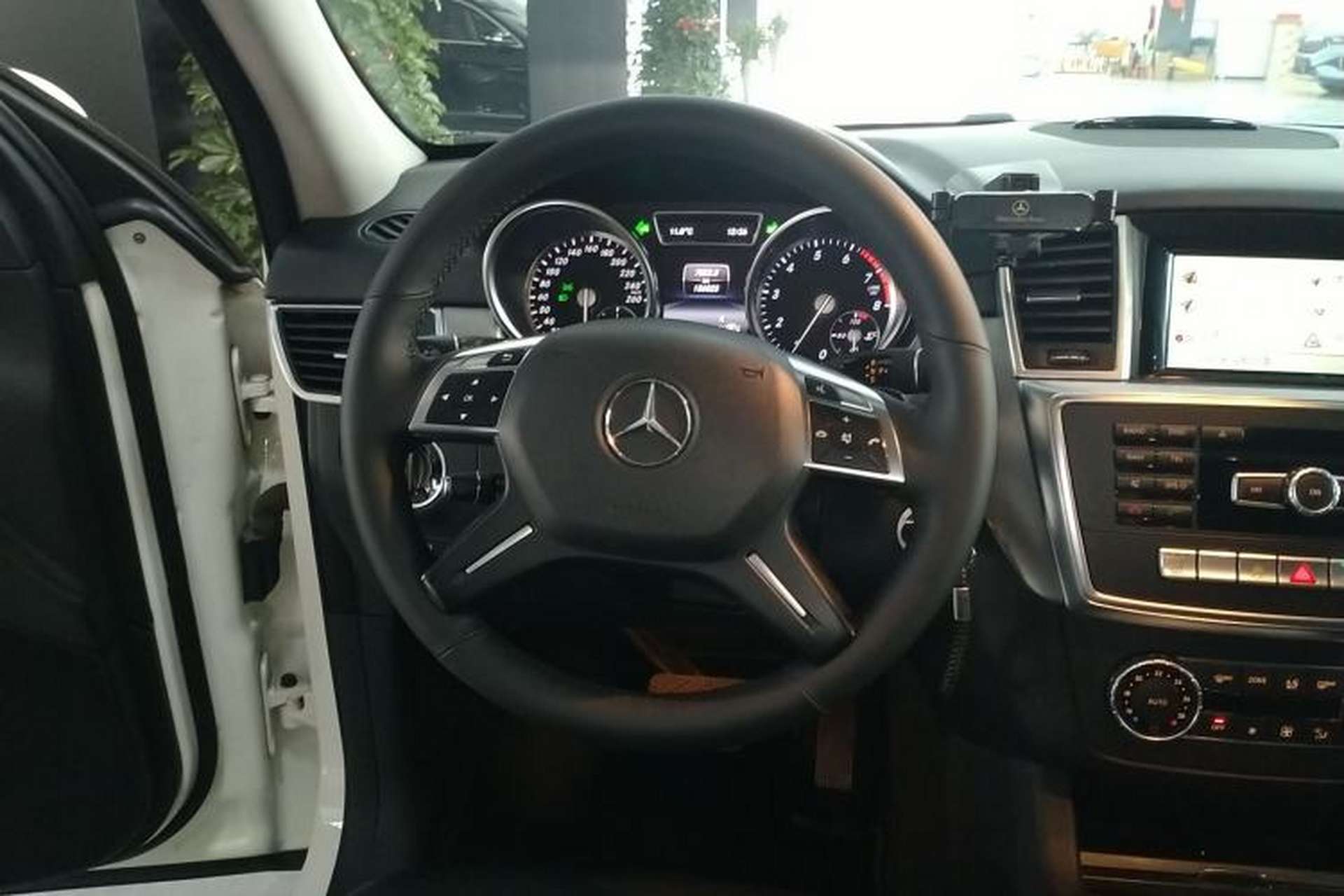 Used Mercedes-Benz M-Class 2014 ML 320 4MATIC Steering Wheel