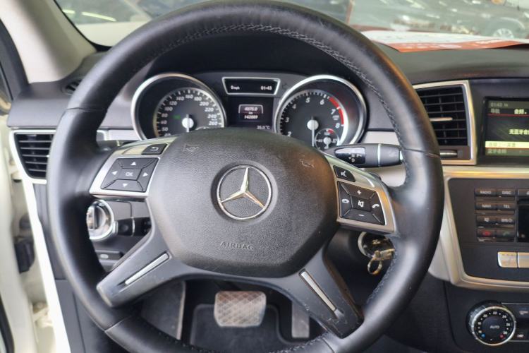 Used Mercedes-Benz M-Class 2014 ML 320 4MATIC Steering Wheel