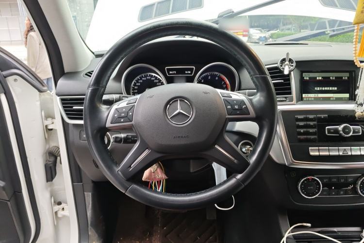 Used Mercedes-Benz M-Class 2014 ML 320 4MATIC Steering Wheel