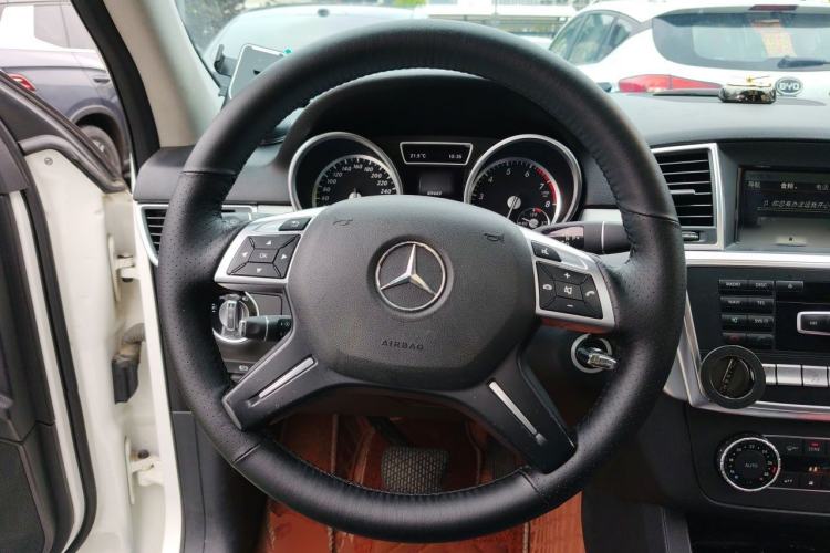 Used Mercedes-Benz M-Class 2014 ML 320 4MATIC Steering Wheel