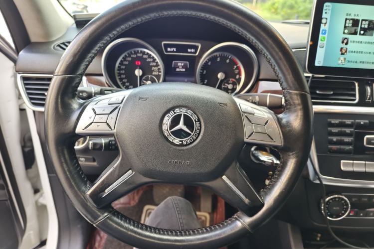 Used Mercedes-Benz M-Class 2014 ML 400 4MATIC Dynamic Model Steering Wheel