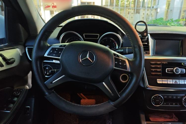 Used Mercedes-Benz M-Class 2014 ML 320 4MATIC Steering Wheel