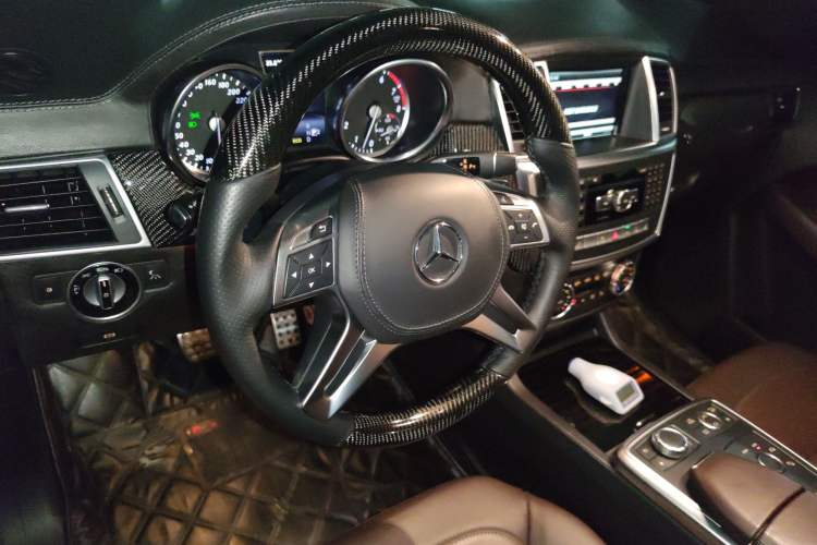 Used Mercedes-Benz M-Class 2014 ML 400 4MATIC Luxury Model Steering Wheel
