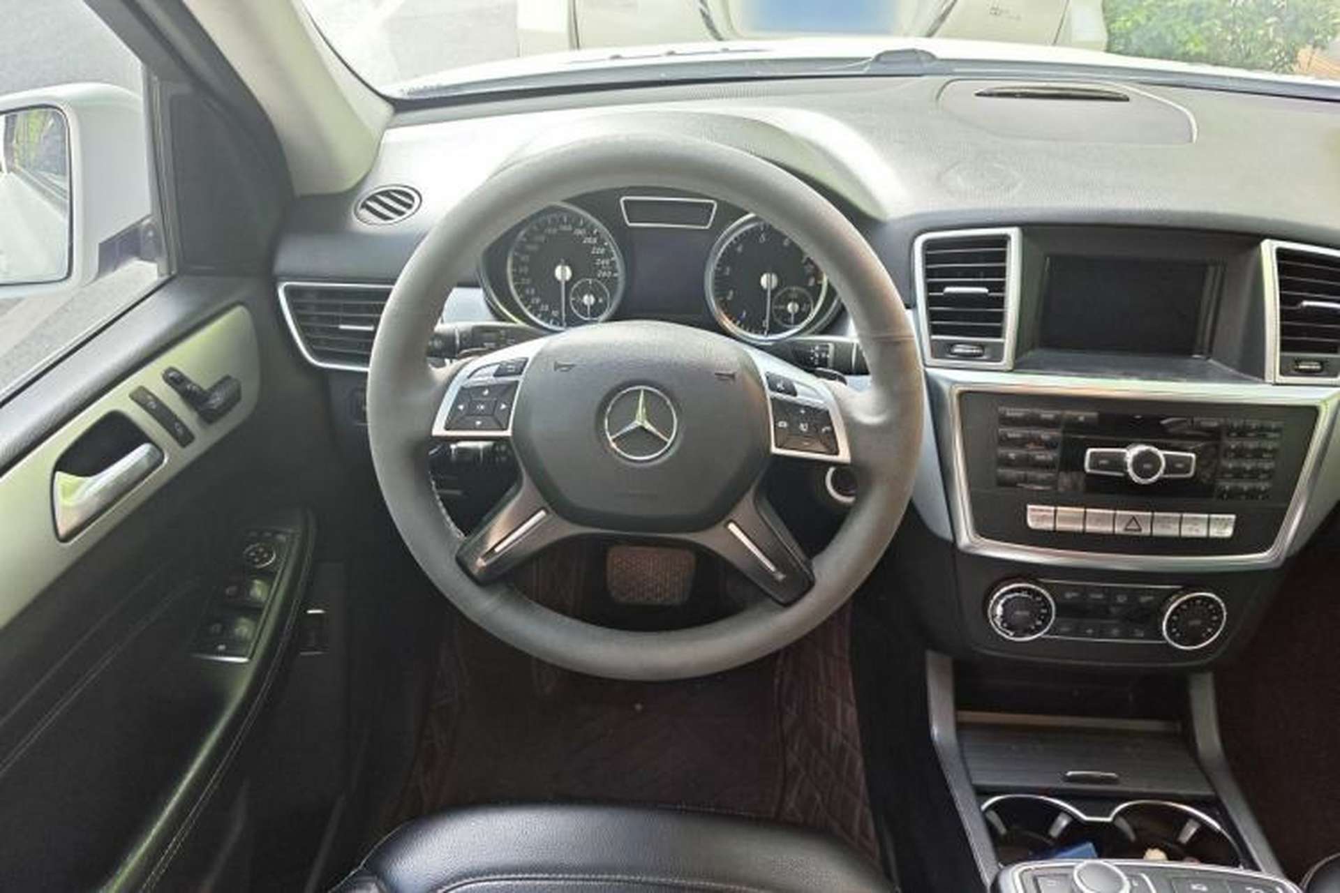 Used Mercedes-Benz M-Class 2014 ML 320 4MATIC Steering Wheel