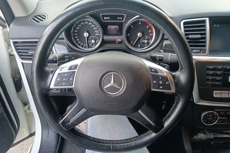 Used Mercedes-Benz M-Class 2014 ML 350 CDI 4MATIC Steering Wheel