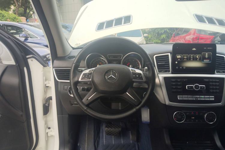 Used Mercedes-Benz M-Class 2014 ML 320 4MATIC Steering Wheel