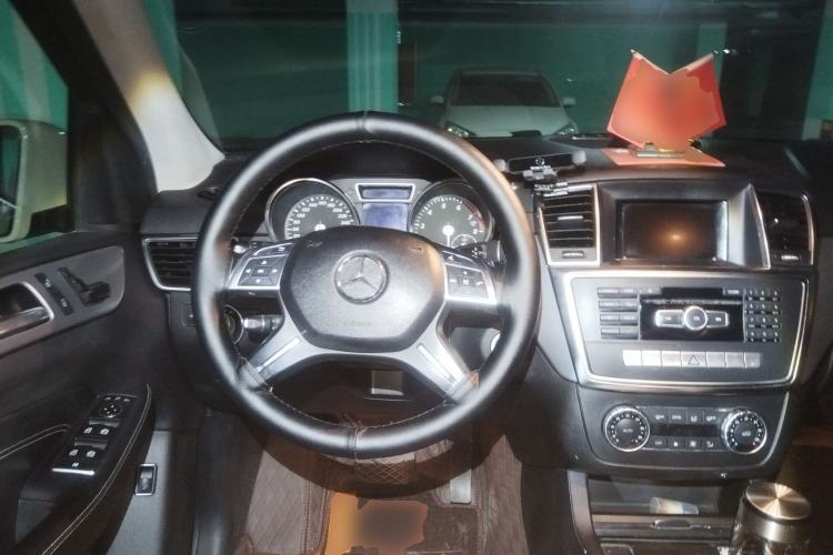 Used Mercedes-Benz M-Class 2014 ML 320 4MATIC Steering Wheel