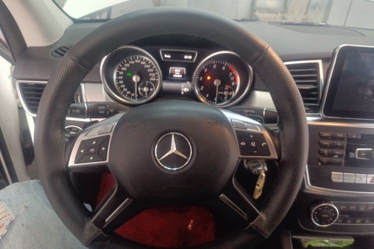 Used Mercedes-Benz M-Class 2014 ML 320 4MATIC Steering Wheel