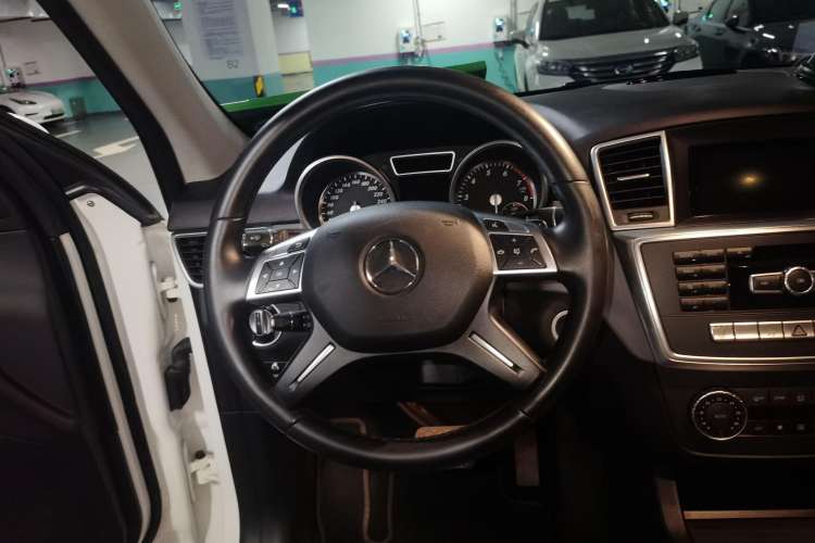 Used Mercedes-Benz M-Class 2014 ML 320 4MATIC Steering Wheel