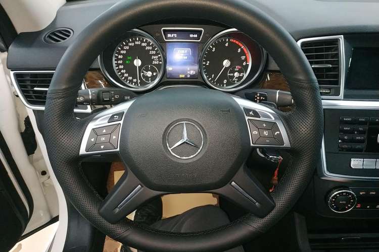 Used Mercedes-Benz M-Class 2014 ML 350 CDI 4MATIC Steering Wheel