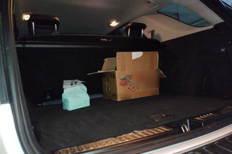 Used Mercedes-Benz M-Class 2014 ML 320 4MATIC Trunk