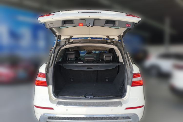 Used Mercedes-Benz M-Class 2014 ML 320 4MATIC Trunk