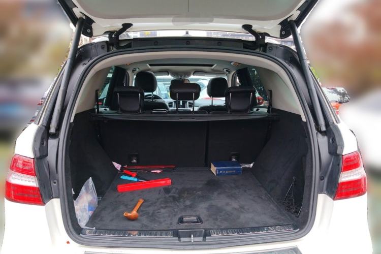 Used Mercedes-Benz M-Class 2014 ML 320 4MATIC Trunk