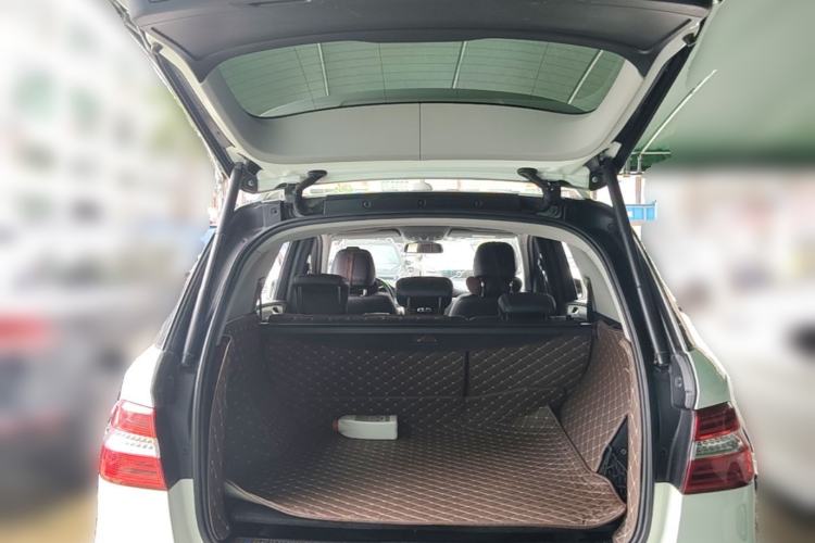 Used Mercedes-Benz M-Class 2014 ML 320 4MATIC Trunk