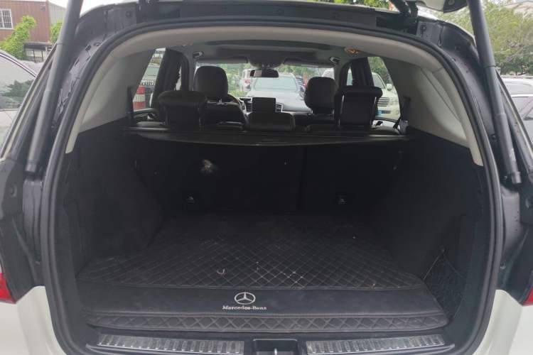 Used Mercedes-Benz M-Class 2014 ML 400 4MATIC Dynamic Model Trunk