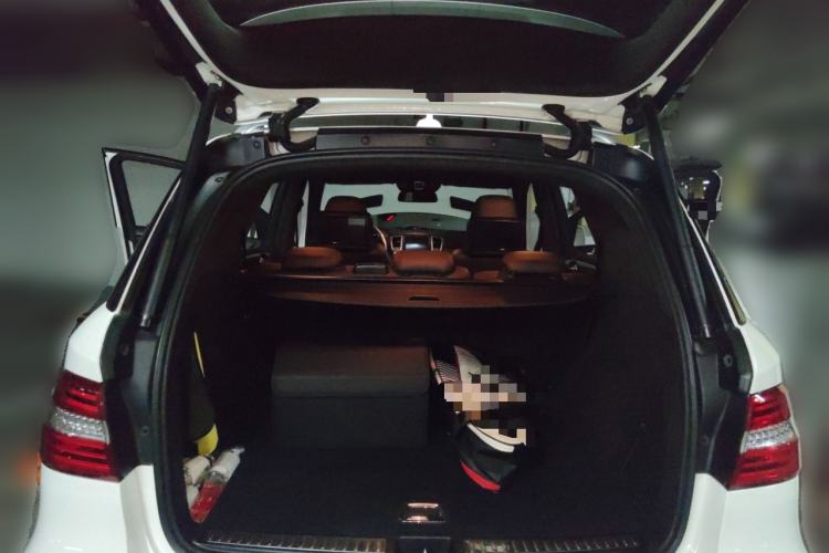 Used Mercedes-Benz M-Class 2014 ML 400 4MATIC Luxury Model Trunk