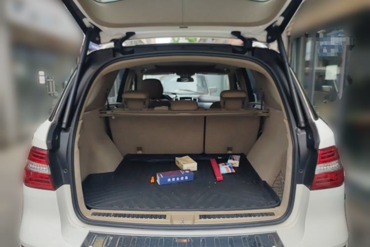 Used Mercedes-Benz M-Class 2014 ML 320 4MATIC Trunk