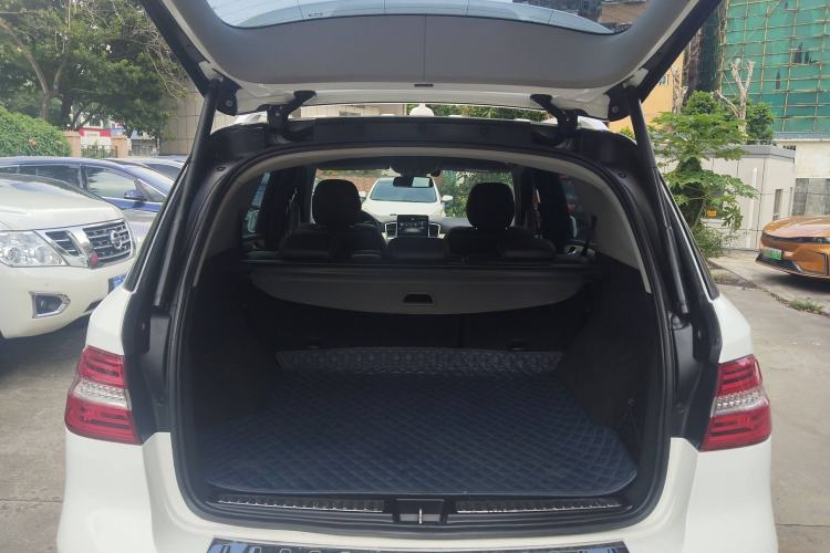 Used Mercedes-Benz M-Class 2014 ML 320 4MATIC Trunk