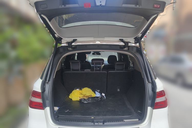 Used Mercedes-Benz M-Class 2014 ML 320 4MATIC Trunk