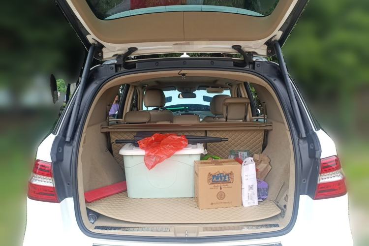 Used Mercedes-Benz M-Class 2014 ML 320 4MATIC Trunk
