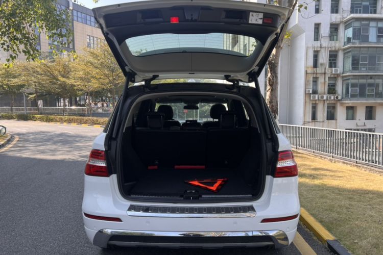 Used Mercedes-Benz M-Class 2014 ML 320 4MATIC Trunk