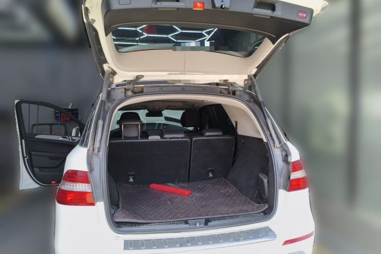 Used Mercedes-Benz M-Class 2014 ML 320 4MATIC Trunk