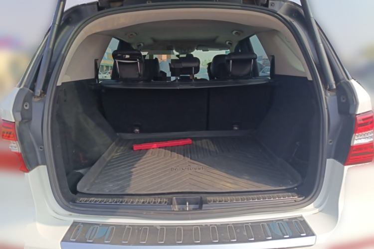Used Mercedes-Benz M-Class 2014 ML 320 4MATIC Trunk