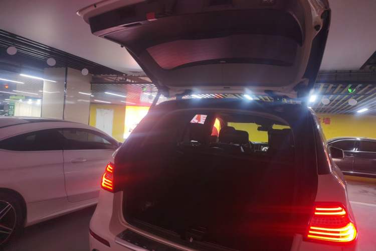 Used Mercedes-Benz M-Class 2014 ML 400 4MATIC Dynamic Model Trunk