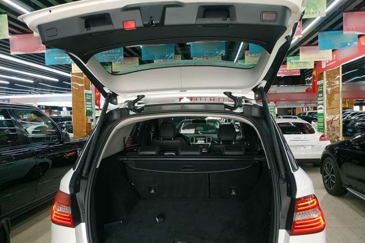 Used Mercedes-Benz M-Class 2014 ML 350 CDI 4MATIC Trunk