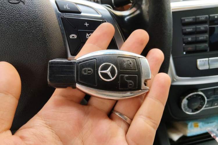 Used Mercedes-Benz M-Class 2014 ML 400 4MATIC Luxury Model Vehicle Key
