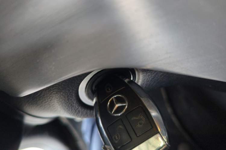 Used Mercedes-Benz M-Class 2014 ML 320 4MATIC Vehicle Key